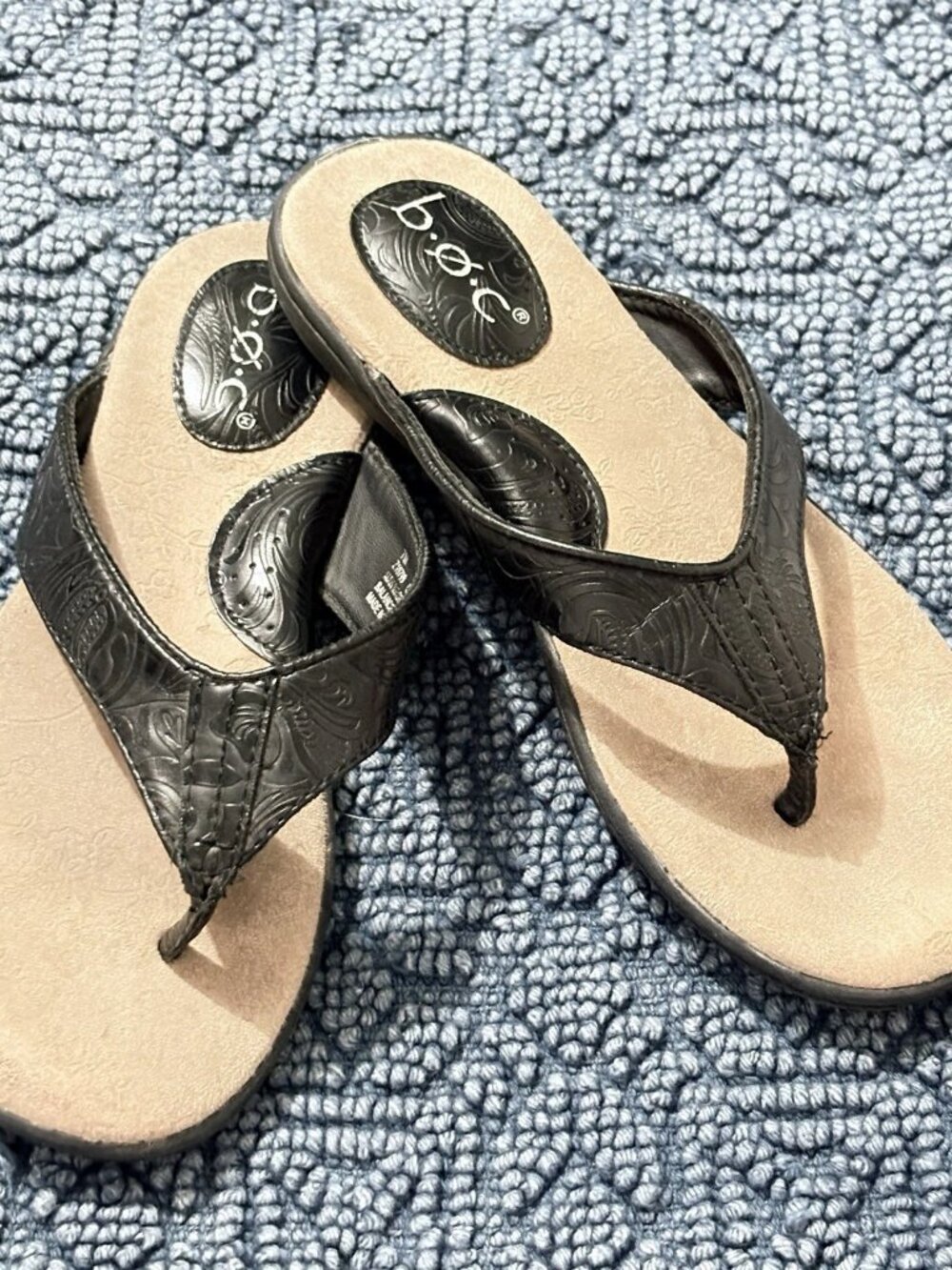 BOC Born Sandals Thong Flip Flop Paisley Tooled Faux Black Leather Womens Sz 7